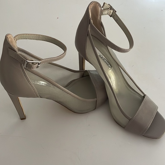 BCBG generation Taupe 4 in open toe pumps with ankle strap, sheer mesh sides - Picture 6 of 8